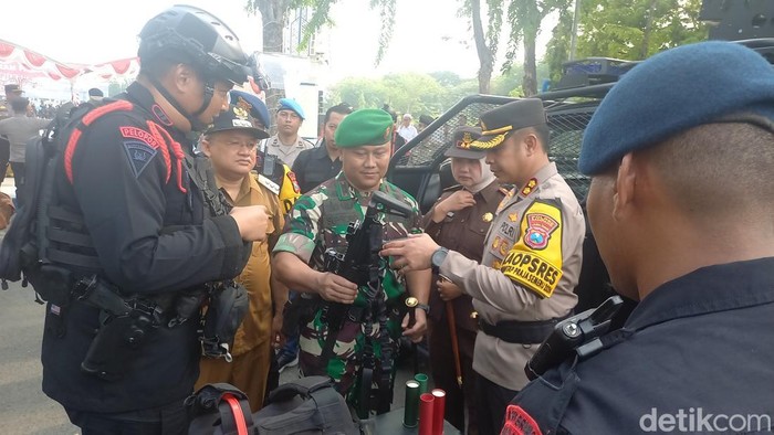 Apel dan patroli sekala besar digelar bersama Polres Sampang