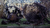 Puing-puing rudal balistik Rusia yang digunakan dalam serangan ke Dnipro dipamerkan di Ukraina. Para ahli memeriksa sisa-sisa untuk mengungkap rincian serangan.