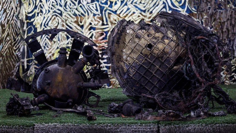 Puing-puing rudal balistik Rusia yang digunakan dalam serangan ke Dnipro dipamerkan di Ukraina. Para ahli memeriksa sisa-sisa untuk mengungkap rincian serangan.