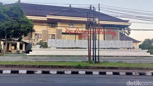 Bangunan RS Giri Asih di Desa Blahkiuh, Kecamatan Abiansemal, Badung, yang belum beroperasi, dipotret beberapa waktu lalu. (Agus Eka/detikBali)