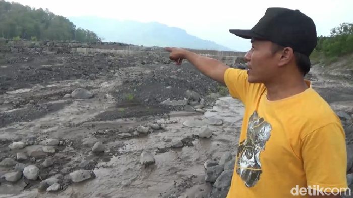 Banjir lahar Semeru  mengintai warga di Lumajang karena tanggul jebol tak kunjung diperbaiki