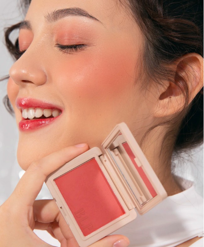 blush on glowing