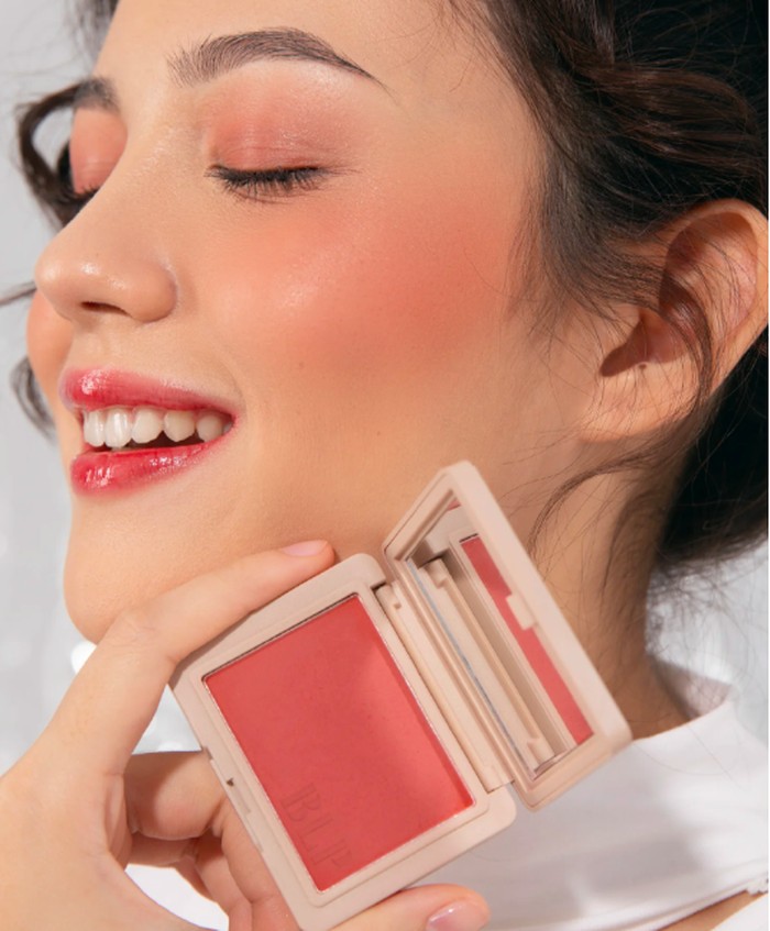 blush on glowing