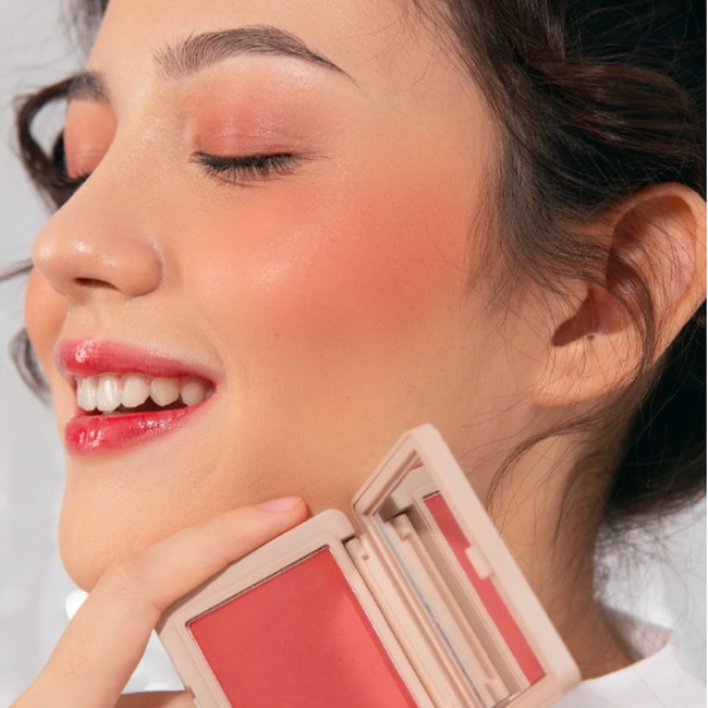 blush on glowing