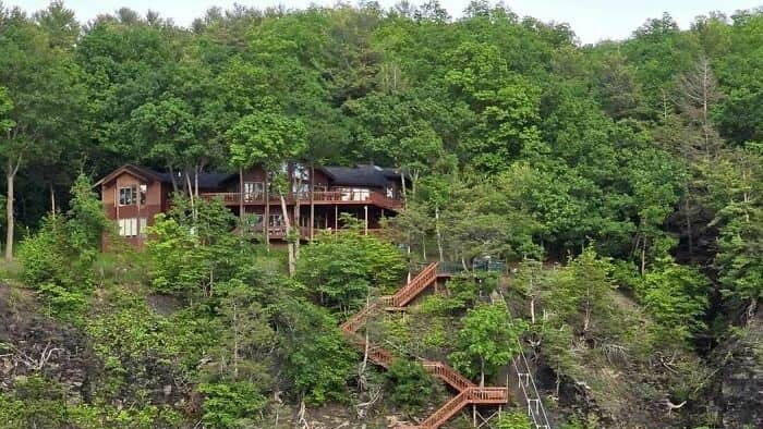 Desain Tangga Menyeramkan