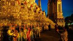 Gemerlap Malam Kuil Wat Arun yang Memikat di Bangkok
