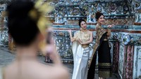 Kuil ini buka setiap hari pukul 6 sore hingga 6 pagi, menjadikannya tempat ideal untuk menikmati pemandangan malam yang menakjubkan dengan suasana tenang dan damai.