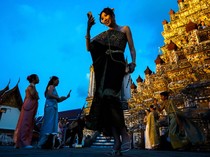 Gemerlap Malam Kuil Wat Arun yang Memikat di Bangkok