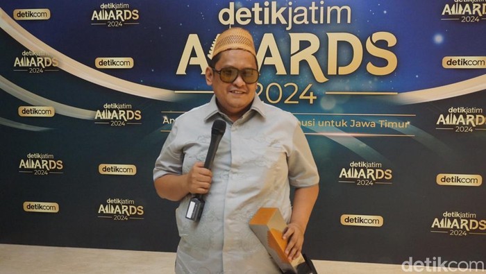 Haji Her Usai Mendapat Penghargaan Detikjatim Awards 2024