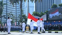 Peringatan ini dilaksanakan dengan upacara bendera di Kantor Kementerian Pendidikan, Kebudayaan, Riset, dan Teknologi (Kemendikbudristek) mulai pukul 08.00 WIB. Foto: Kemendikdasmen