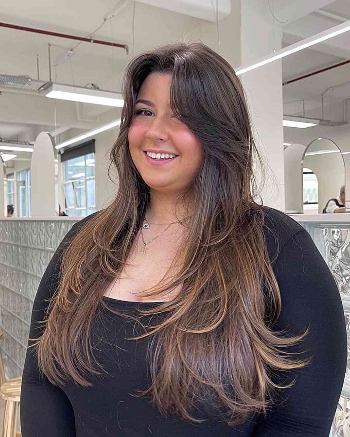 Hust cut dengan layer di rambut panjang. Hust cut dengan layer di rambut panjang.