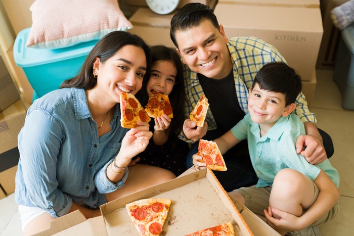 Ibu Hukum Putra Berkebutuhan Khusus Gegara Lahap Habis Pizza