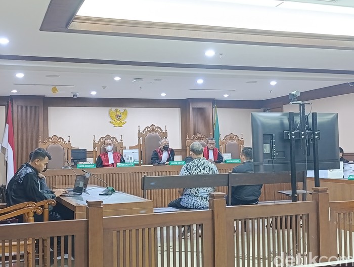 Kadis ESDM Provinsi Bangka Belitung periode 2021-2024, Amir Syahbana, di sidang kasus korupsi timah. (Mulia Budi/detikcom)