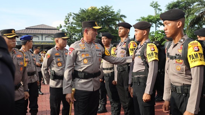 Kapolda Banten Irjen Suyudi Ario Seto saat menggelar pasukan pengamanan PIlkada 2024  (dok istimewa).