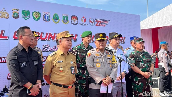 Kapolda Metro Jaya Irjen Karyoto dalam konferensi pers (Wildan Noviansah/detikcom)