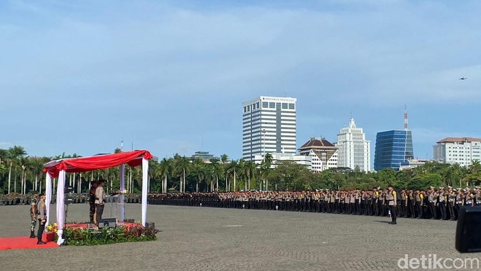 Kapolda Metro Jaya Irjen Karyoto meminta jajarannya yang bertugas dalam pengamanan Pilkada Jakarta 2024 untuk bersikap netral (Wildan/detikcom).