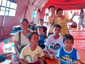 Asa Bocah-bocah Jatinegara Tetap Sekolah Usai Rumah Dilalap Jago Merah