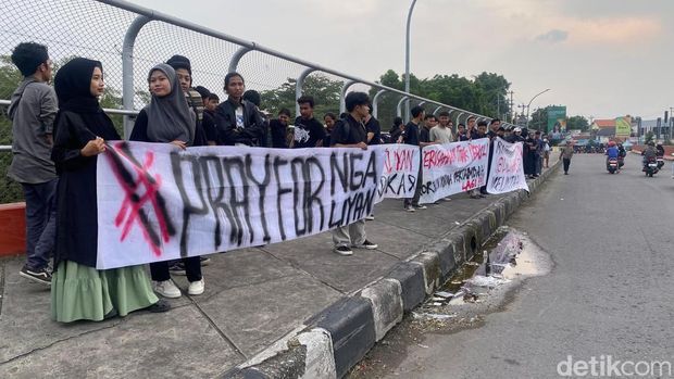 Suasana aksi yang digelar mahasiswa Universitas Islam Negeri Walisongo Semarang, Senin (25/11/2024).
