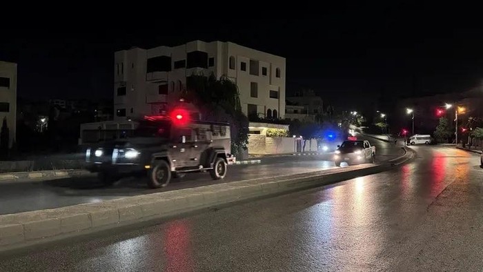 Police vehicles on a street near the Israeli embassy in Amman, Jordan November 24, 2024. (Reuters)