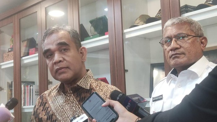 Kepala BNN, Marthinus Hukom, menyebut akan memperkuat kemampuan intelijen dalam rangka memberantas narkoba di Tanah Air. (kanan)