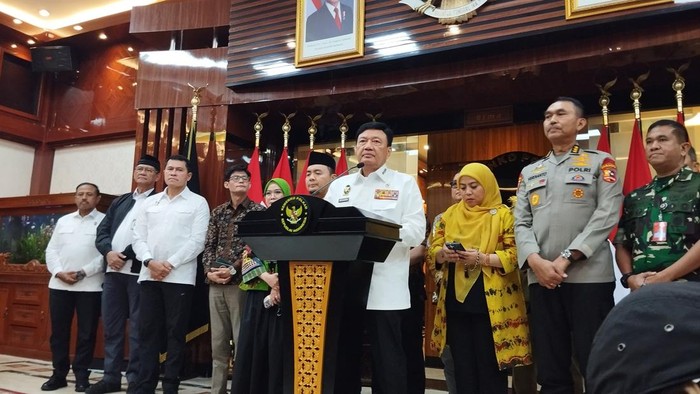 Ketua KPU RI Mochammad Afifuddin usai rapat bersama Menko Polkam Budi Gunawan (BG) membahas kesiapan pemungutan suara Pilkada 2024