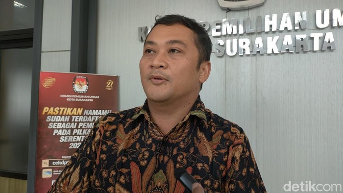 Ketua KPU Solo, Yustinus Arya Artheswara ditemui di kantor KPU Solo, Senin (25/11/2024)