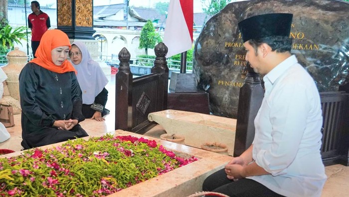 khofifah-emil ziarah ke makam bung karno