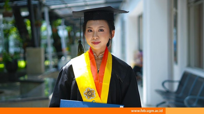 Kisah Marcheline, wisudawan terbaik FEB UGM yang sudah diterima kerja sebelum wisuda.