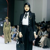 Inilah koleksi terbaru brand Zaskia Zungkar Signature, di ajang Jakarta Fashion Week 2025, bertempat di City Hall, Pondok Indah mall 3, Jakarta Selatan, Jumat [25/10/2024]. Foto: Mohammad Abduh/detikcom.