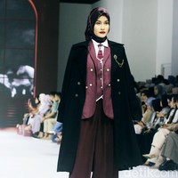Inilah koleksi terbaru brand Zaskia Zungkar Signature, di ajang Jakarta Fashion Week 2025, bertempat di City Hall, Pondok Indah mall 3, Jakarta Selatan, Jumat [25/10/2024]. Foto: Mohammad Abduh/detikcom.