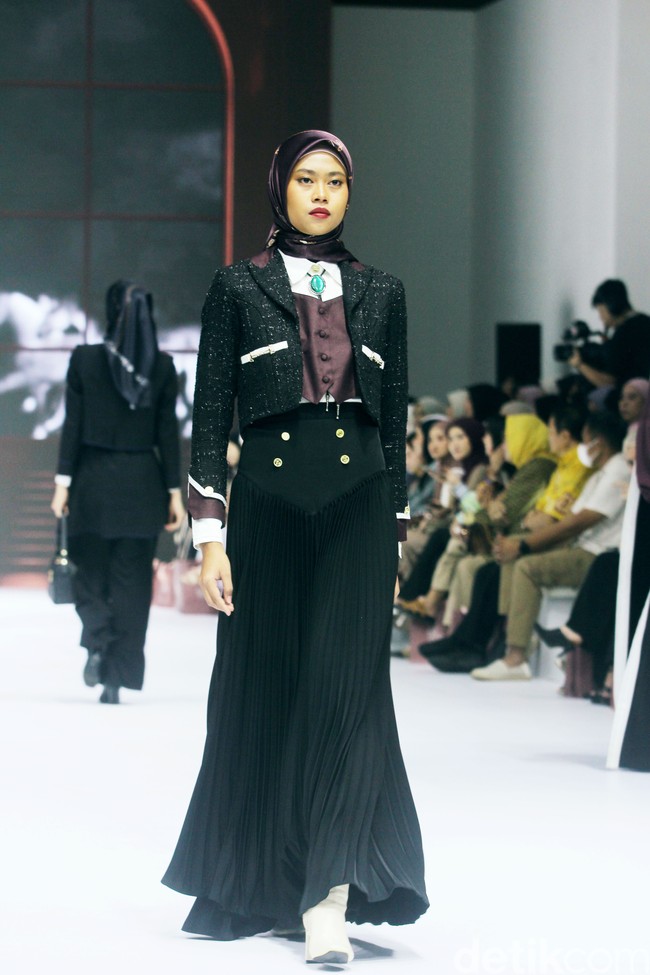 Inilah koleksi terbaru brand Zaskia Zungkar Signature, di ajang Jakarta Fashion Week 2025, bertempat di City Hall, Pondok Indah mall 3, Jakarta Selatan, Jumat [25/10/2024]. Foto: Mohammad Abduh/detikcom.