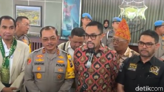 Komisi III DPR RI saat mendatangi Mapolda Sumbar. (Jeka Kampai/detikSumut)