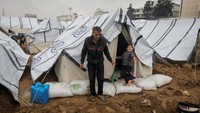 Layanan Darurat Sipil Palestina mengatakan ribuan orang yang mengungsi terkena dampak banjir musiman dan menuntut tenda dan karavan baru dari para donatur bantuan untuk melindungi mereka. 