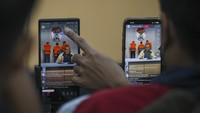 KPK menetapkan Gubernur Bengkulu Rohidin Mersyah, Ajudan Gubernur Bengkulu Evriansyah, dan Sekda Provinsi Bengkulu Isnan Fajri sebagai tersangka dengan barang bukti uang tunai sekitar Rp 7 miliar yang diduga digunakan untuk pencalonan kembali sebagai gubernur pada Pilkada 2024. 