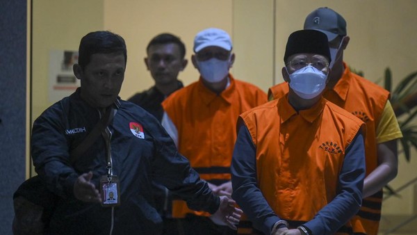 Ekspresi Gubernur Bengkulu Rohidin Mersyah Berbaju Tahanan KPK