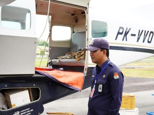 KPU Sulsel Distribusikan Logistik Pilkada di Seko-Rampi Lutra Pakai Pesawat