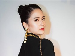 Gaya  Laura Basuki Pakai Backless Dress, Pamer Punggung Seksi