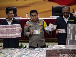 Mafia Akses Judol Komdigi Diringkus, Duit Rp 76,9 M-Lukisan Disita