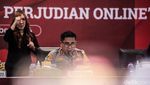 Mafia Akses Judol Komdigi Diringkus, Duit Rp 76,9 M-Lukisan Disita