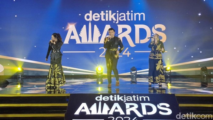 Malik Entertainment menghibur dala acara detikJatim Awards 2024.