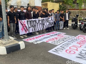 Massa Mahasiswa Aksi #PrayforNgaliyan, Ini Sederet Tuntutannya