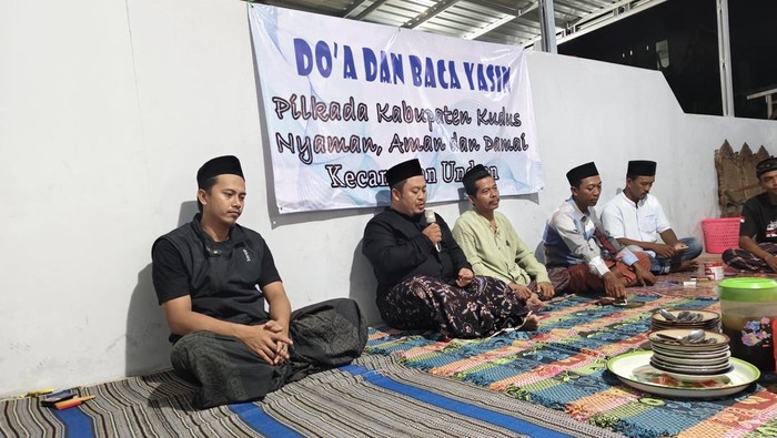 Masyarakat di Kudus menggelar doa dan membaca yasin agar pelaksanaan pilkada berlangsung aman dan damai