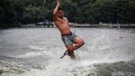 Melihat Atlet Ski Air Latihan di Danau Sunter