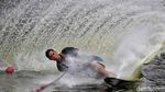 Melihat Atlet Ski Air Latihan di Danau Sunter