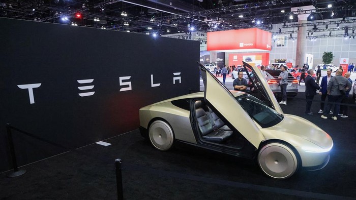 Tesla Mau Patenkan Merek Robotaxi, Eh Ditolak