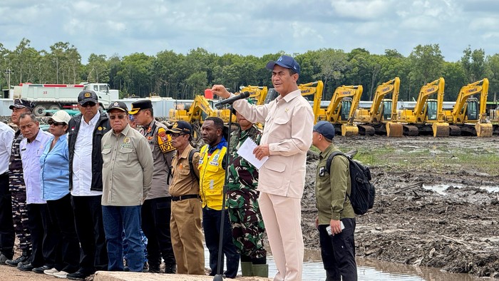 Mentan Ajak Pemuda Wanam Papua Bertani Modern agar Kian Sejahtera