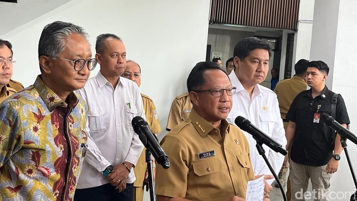 Menteri Dalam Negeri Tito Karnavian di Kemendagri, Jakarta Pusat, Senin (25/11/2024).