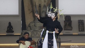 Ragam koleksi yang dihadirkan merupakan koleksi Museum Nasional serta hasil kontribusi para pelaku perkerisan di bawah naungan Sekretariat Nasional Perkerisan Indonesia (SNKI).