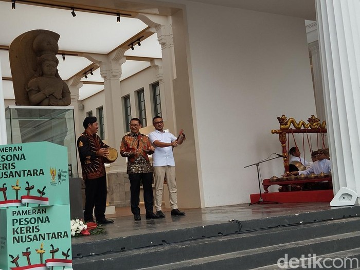 Menteri Kebudayaan Fadli Zon saat buka pameran Pesona Keris Nusantara di Museum Nasional Indonesia (MNI). Menteri Kebudayaan Fadli Zon saat buka pameran Pesona Keris Nusantara di Museum Nasional Indonesia (MNI).