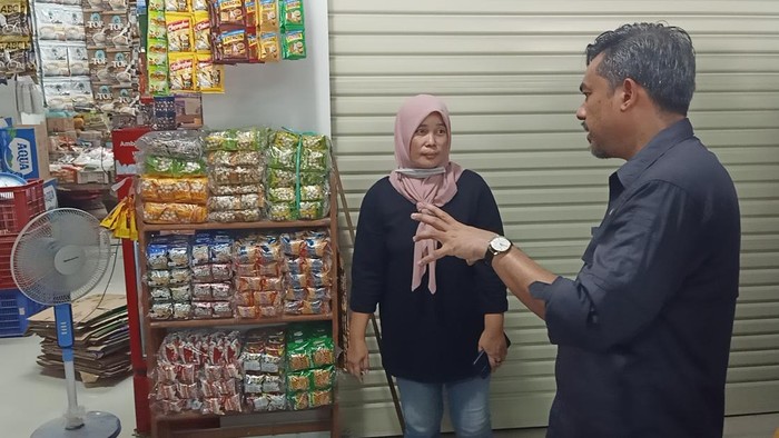 Menteri UMKM, Maman Abdurrahman, saat meninjau Pasar Umum Negara setelah peresmian, Senin (25/11/2024). (I Putu Adi Budiastrawan/detikBali)